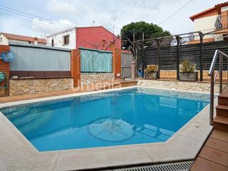 House in Zona Alta. Exclusivo chalet en premià lujo, comodidad y ubicación