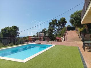 House in Sant Cebrià de Vallalta. Casa a 4 vientos con licencia turística, en sant cebria de valla