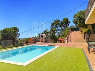 Haus in Sant Cebrià de Vallalta. Casa a 4 vientos con licencia turística, en sant cebria de valla