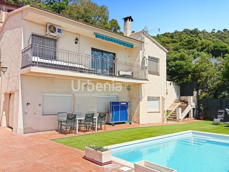 Foto 08b61558-f391-454d-9ec3-ed34bb534004. Casa amb calefacció aparcament piscina a Sant Cebrià de Vallalta