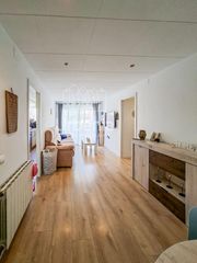 Flat in Zona Alta. Te presentamos esta acogedora vivienda situada en el barrio de c