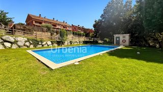 Casa adosada en Ametlla del Vallès (L´). Casa adosada con piscina en lametlla