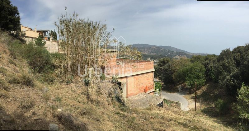 Foto 4cf0559a-5e96-46fd-8648-346bb5e8b0a7. Casa amb aparcament a Alella