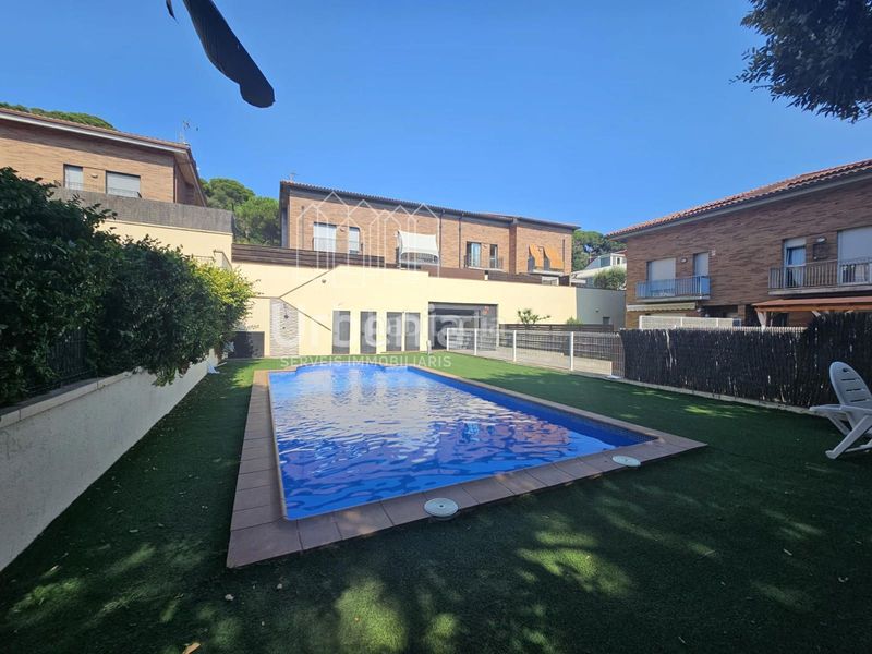 Foto 0ffc254e-5edd-4220-8c1d-91a0ab87387c. Casa amb calefacció aparcament piscina a Canet de Mar