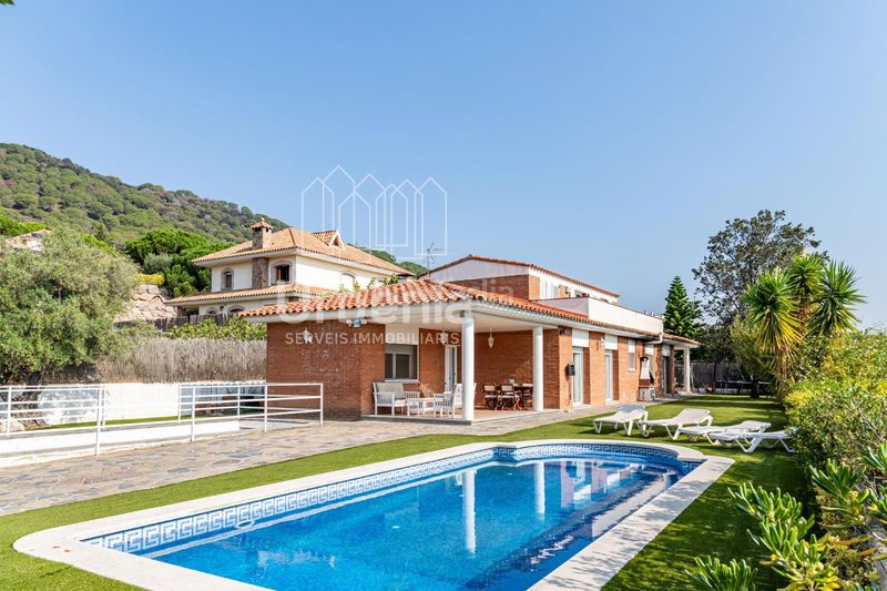 Foto 3d79198c-5ba3-4265-9dd2-f079ecaaf3df. Xalet amb aparcament piscina a Nucli Urbà Argentona