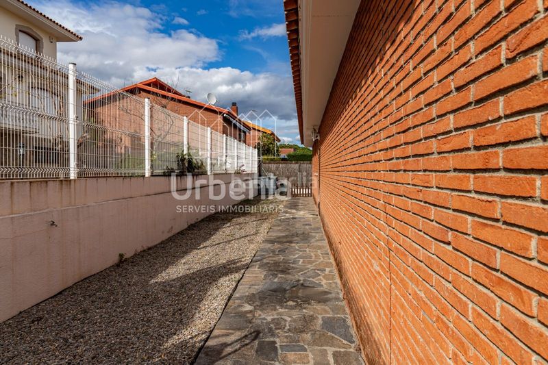 Foto 8b98a712-55a8-4dd0-ac1b-edb530211d92. Xalet amb aparcament piscina a Nucli Urbà Argentona