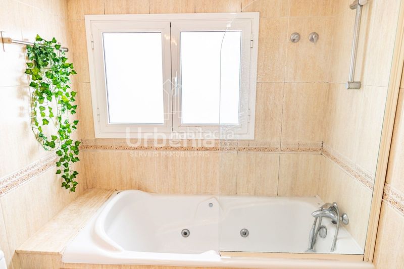 Foto a3da95e7-284b-4a4a-89ec-4bb89e00d323. Xalet amb aparcament piscina a Nucli Urbà Argentona