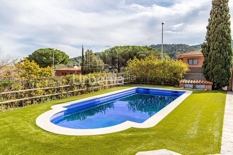 Foto ffbd3a3c-22a2-42f0-b2f0-2401e14e83d9. Xalet amb aparcament piscina a Nucli Urbà Argentona