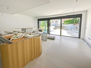 House in Lliçà d´Amunt. Moderna vivienda de nueva construcción con piscina privada y alt