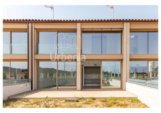 Casa a Poble. Casa en calonge, con 144 m2, 4 habitaciones y 2 baños, jardín de