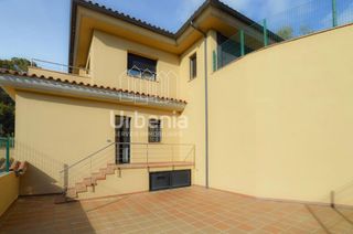 Casa a Santa Susanna. Estrena calidad de vida con vistas al mar y a la montaña, santa