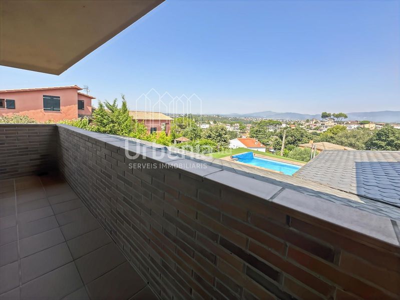 Foto 0f9f4520-d1aa-4759-9add-b5bbe325cdad. Casa amb piscina a Lliçà de Vall