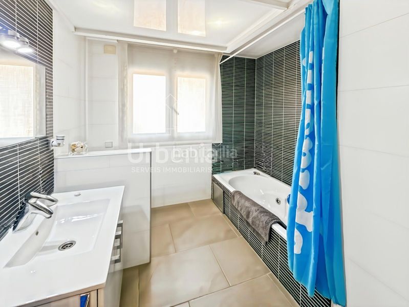 Foto 5132164c-4808-4527-ad27-68c197f63679. Casa amb piscina a Lliçà de Vall