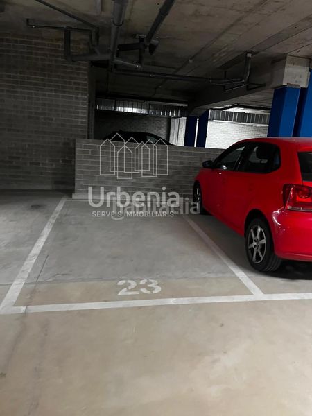 Foto cb145a4e-a9cd-4ad3-be3c-3e557274cc53. Aparcament cotxe a Centre Arenys de Mar