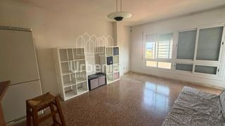 Etagenwohnung in Calella. Apartament amb vistes al mar al cor de calella
