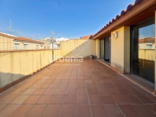 Dúplex en Centre. Exclusivo dúplex con gran terraza a nivel de salón en el centro