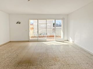 Appartement à Centre-Nucli Antic. Amplio piso para reformar junto al puerto de premià de mar