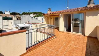 Haus in Arenys de Munt. Casa con terrazas y garaje en arenys de munt