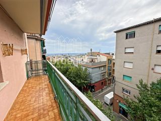 Appartement à Cerdanyola Sud. Piso de 3 habitaciones con balcón en cerdanyola, mataró