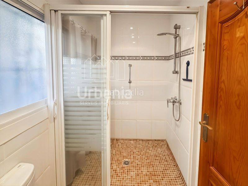 Foto d8d3f7de-872f-48a2-8cba-99bbf211ec30. Casa sant cebria de vallalta can xuxa. espectacular casa con piscina, gran salón con chimenea y bosque privado a 4 min del pueblo en Sant Cebrià de Vallalta