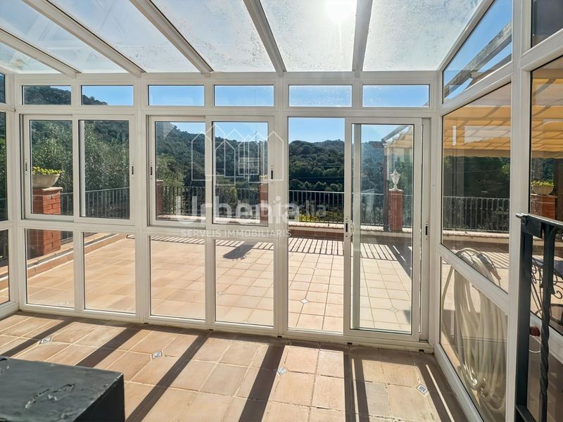 Foto fb2cf494-daba-4b88-8985-8695b5c9460e. Casa sant cebria de vallalta can xuxa. espectacular casa con piscina, gran salón con chimenea y bosque privado a 4 min del pueblo en Sant Cebrià de Vallalta
