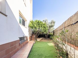 Casa a Nucli Urbà. Casa adosada a 3 vientos en venta en can barrau, argentona