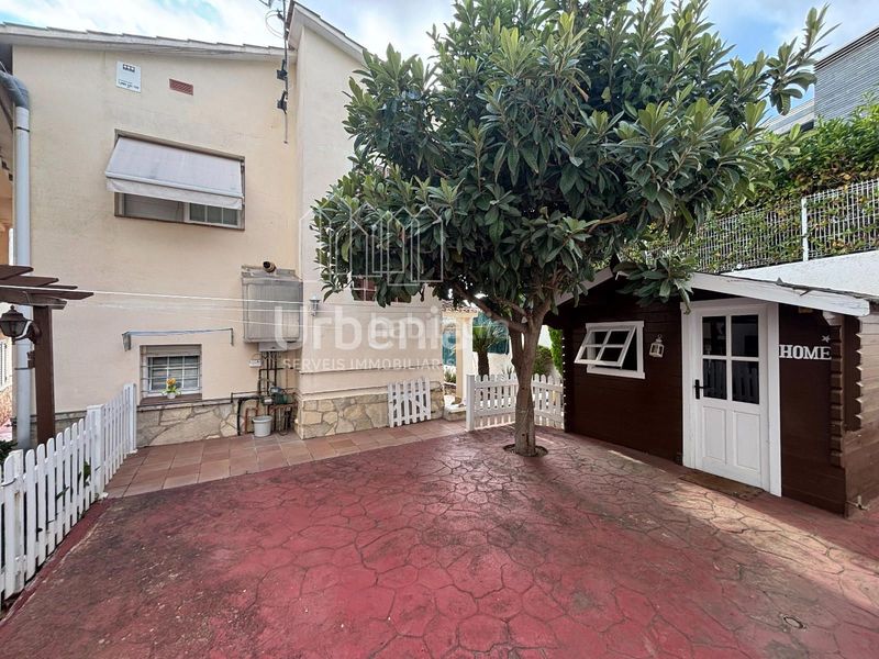 Foto c5fa1618-0007-44d6-849c-3d4e9d766d56. Casa a Centre Arenys de Mar