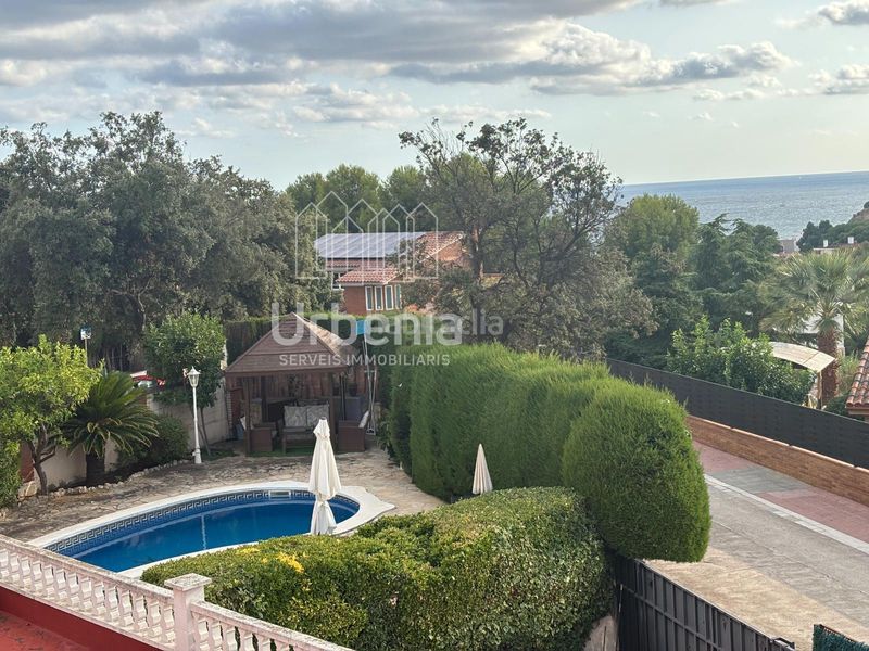 Foto f53f603d-335d-443b-80af-08420438494a. Casa a Centre Arenys de Mar