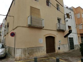 Casa a Alcanar. Molino de aceite y casa esquinera de principios de siglo. todo d