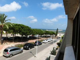 Maison jumelée à Avinguda Catalunya. Chalet adosado a tan solo 100 m del paseo maritimo y playas