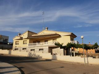 Chalet in Grau - Quintanes. Espectacular chalet de 270 m2, para entrar a vivir zona favaret,