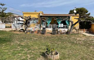 Xalet a Alcanar. Chalet en planta baja con jardin. a 200 m del mar