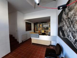 Local Comercial a Zona Hospital. Local de 90 m2 esquinero.