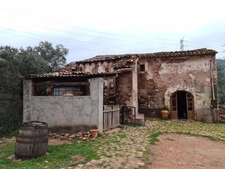 Masia a Sentmenat. Masia de unos 570 m2 para reformar y reforzar estructuralmente c