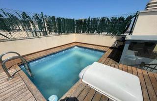 Àtic a Nord. Disfruta de este ático con piscina privada , con vistas a la bah