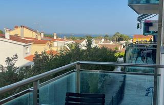 Apartamento en Alcanar. Estupendo apartamento, con terraza, piscina comunitaria