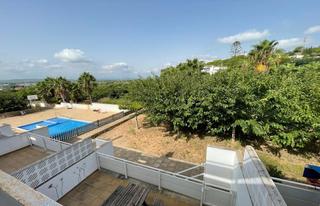 Maison jumelée à Alcanar. Espectacular unifamiliar con amplias terrazas, garaje y con pisc