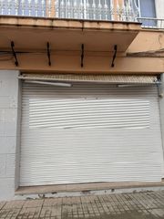 Local Comercial en Casco Urbano. Oportunidad local  almacén en vinaróz con baño y múltiples posib