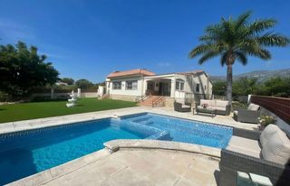 Xalet a Alcanar. Gran chalet a reformar, a tan solo unos 300 m del mar