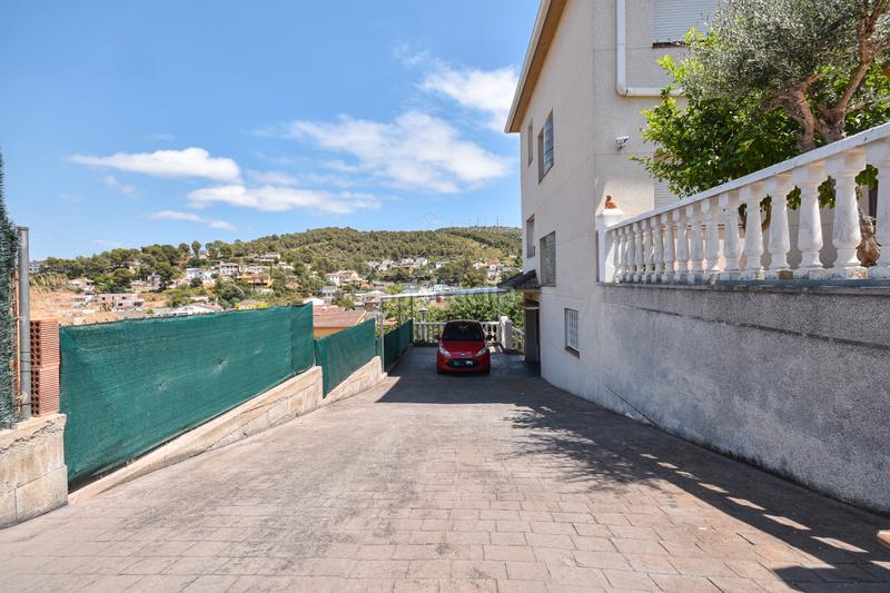 Foto 14cce103-d9f6-4551-85e1-1322704338f8. Chalet  a 4 vientos con piscina en Canyelles