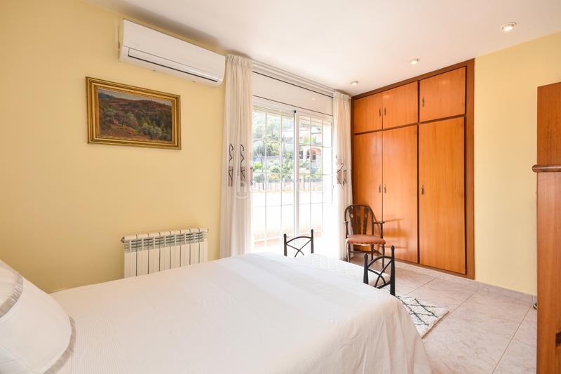Foto 4d07f8f3-0814-43aa-8add-7c865c8a97e2. Chalet  a 4 vientos con piscina en Canyelles
