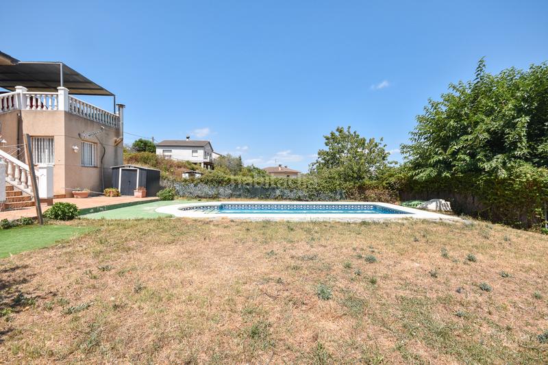 Foto 63f4162e-44f3-49bc-a71d-3f439a9c2ac1. Chalet  a 4 vientos con piscina en Canyelles
