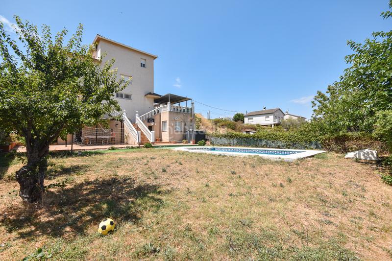 Foto cbab4791-4b43-44b7-8317-54228b5ca765. Chalet  a 4 vientos con piscina en Canyelles