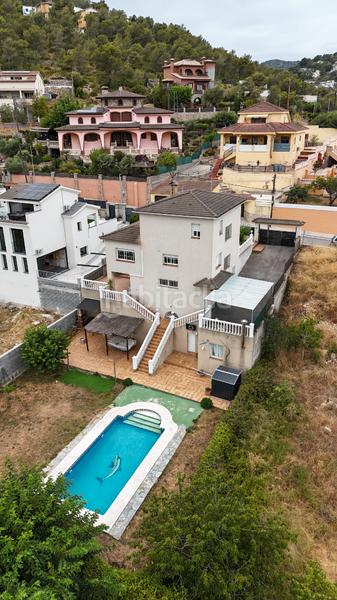 Foto e8024a6a-53ff-4bc0-9d47-710a9955b2c4. Chalet  a 4 vientos con piscina en Canyelles