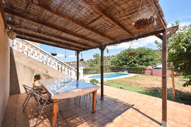 Foto f1513b0e-0999-42e3-b289-d93e6c82ae8c. Chalet  a 4 vientos con piscina en Canyelles