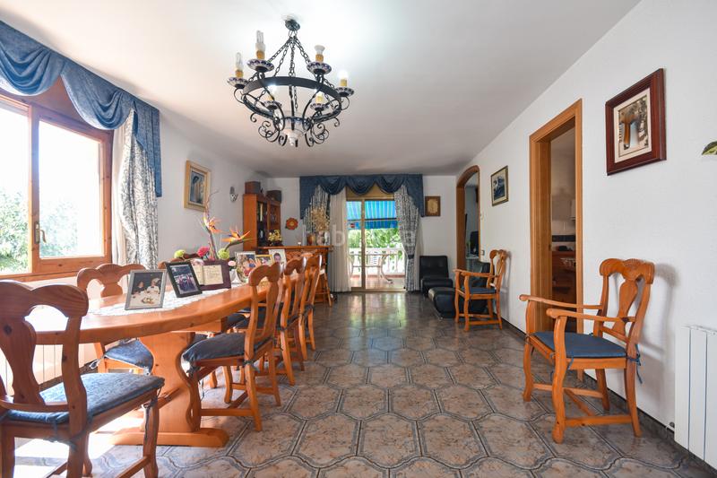 Foto 43e8a997-3f2c-4fd5-9bec-f6b865ed058d. Chalet sitges edificia os presenta esta espectacular casa con piscina en Calafell