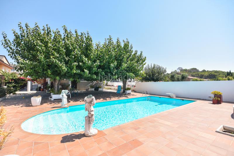 Foto 74fbf632-9d20-4eba-811e-51bb87495895. Chalet sitges edificia os presenta esta espectacular casa con piscina en Calafell