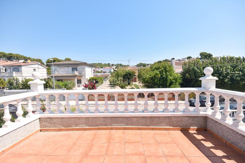 Foto 9a5f1225-e34b-46d2-a2ab-37abd0045054. Chalet sitges edificia os presenta esta espectacular casa con piscina en Calafell
