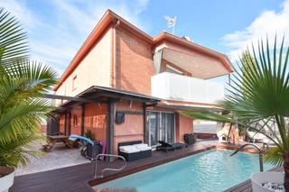 Maison  Carrer dels ametllers. Espectacular ático en castelldefels con vistas al mar y solárium