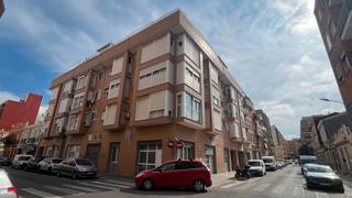 Pis  Carrer de berni i català. 250.000€ vivienda semi-nueva en torrefiel